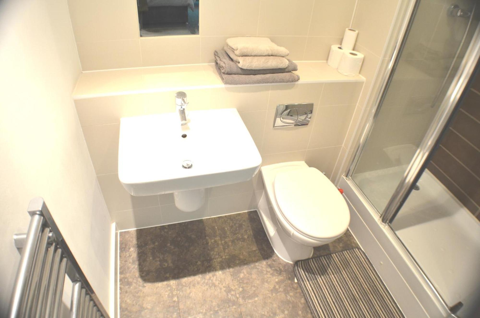 Brentwood Town Retreat - Large 2 Bedroom Apartment Екстер'єр фото